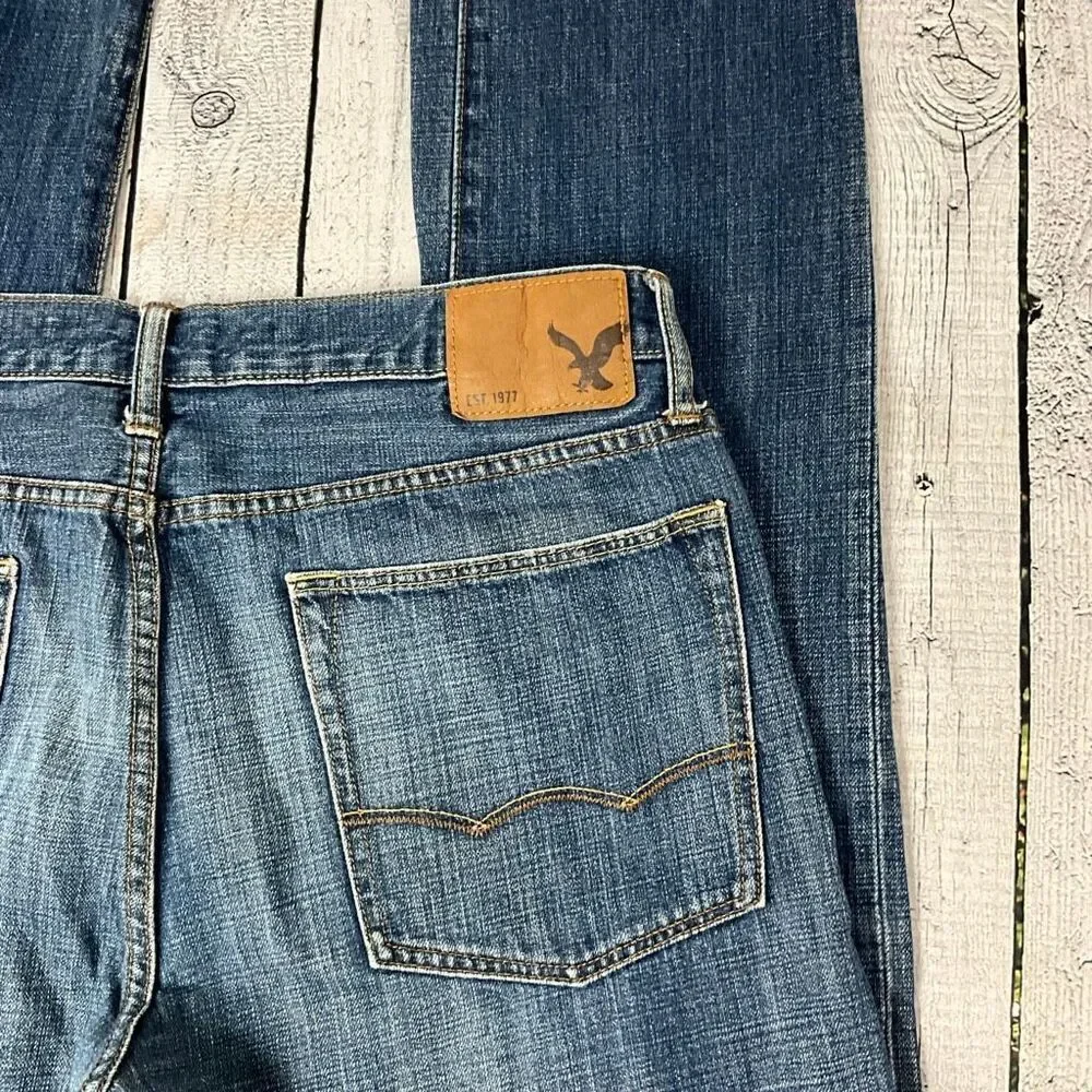AMERICAN EAGLE Straight Leg Jeans